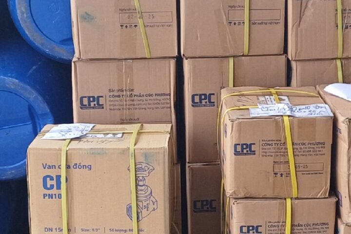 Van cửa đồng Dismy số lượng lớn chụp tại kho
