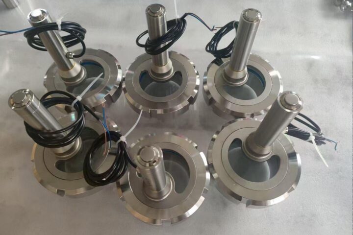Kính quan sát vi sinh chụp trước khi giao hàng