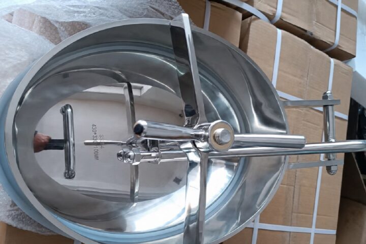 Nắp bồn vi sinh inox chụp thực tế chi tiết