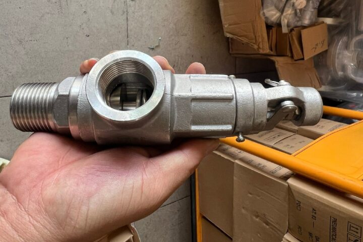 Van an toàn inox chụp thực tế