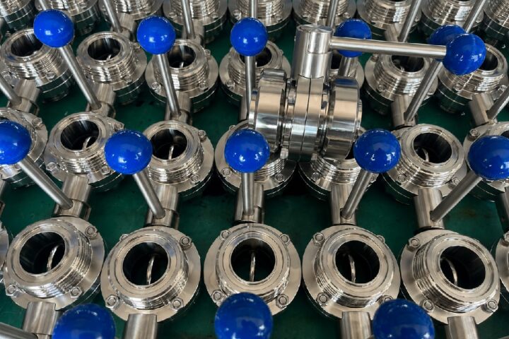 Van vi sinh inox chụp thực tế số lượng lớn